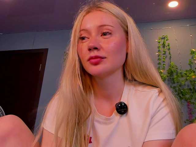 LillieBerry live cam on BongaCams