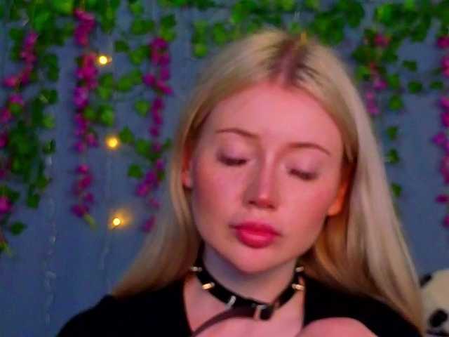 LillieBerry live cam on BongaCams