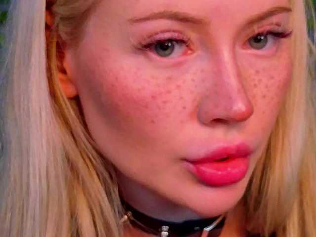 LillieBerry live cam on BongaCams