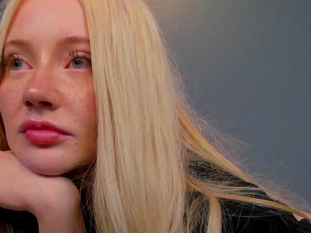 LillieBerry live cam on BongaCams