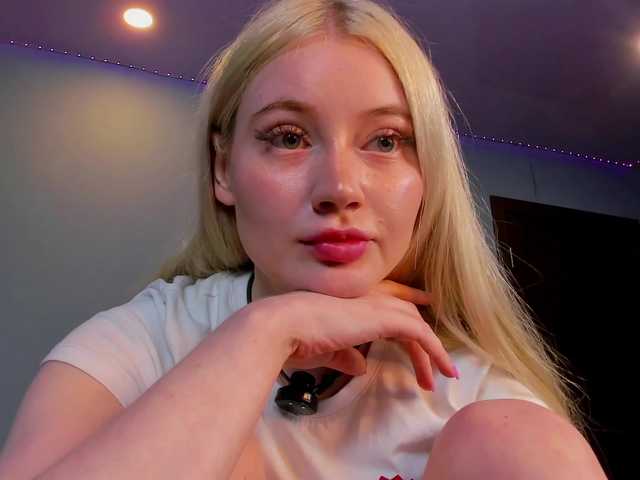 LillieBerry live cam on BongaCams