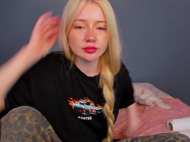 LillieBerry live cam on BongaCams