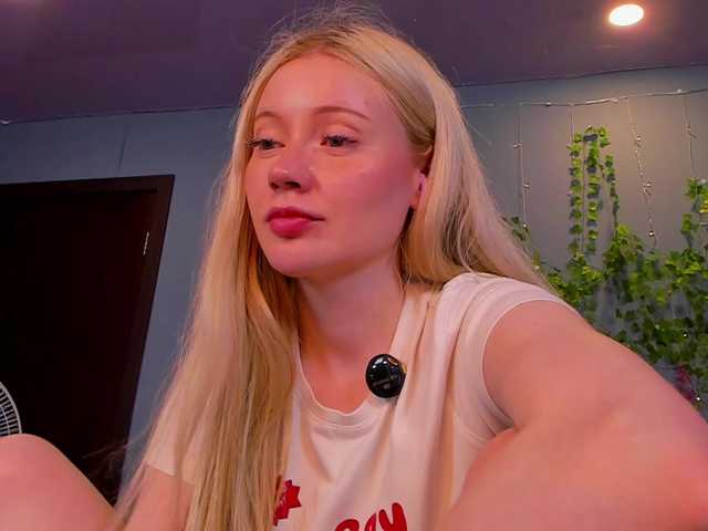 LillieBerry live cam on BongaCams