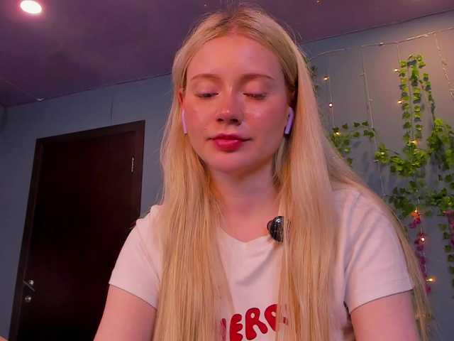 LillieBerry live cam on BongaCams