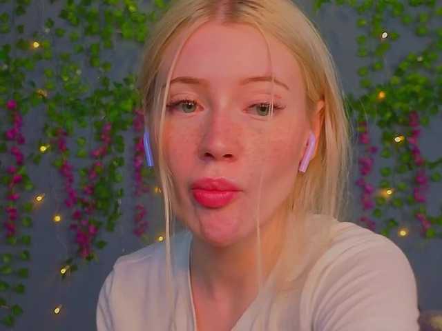LillieBerry live cam on BongaCams