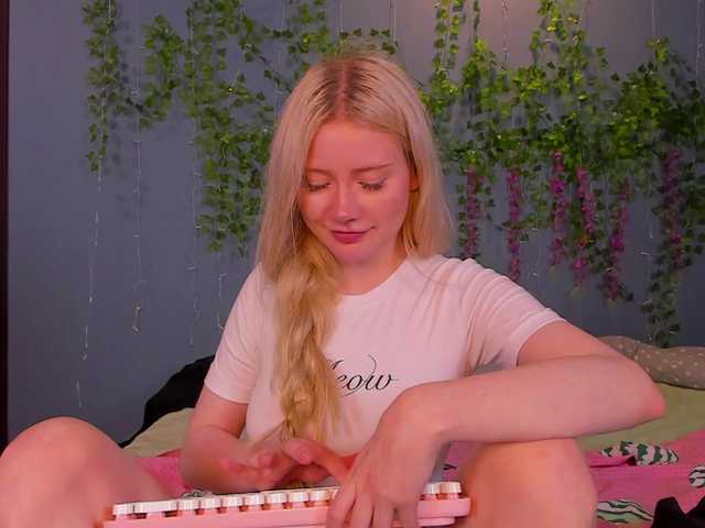 LillieBerry live cam on BongaCams