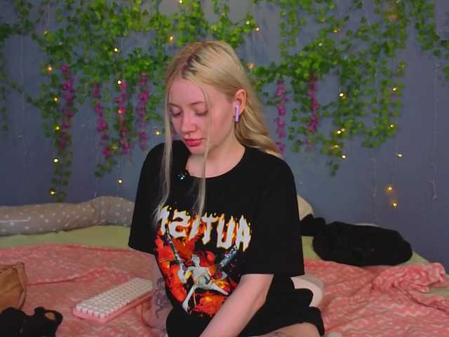 LillieBerry live cam on BongaCams
