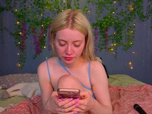 LillieBerry live cam on BongaCams