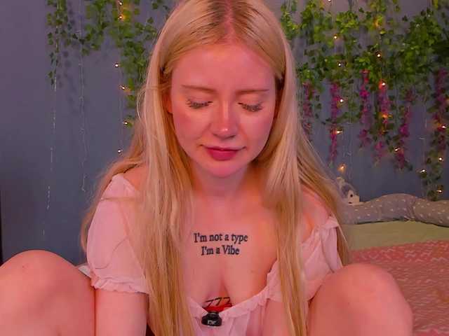 LillieBerry live cam on BongaCams