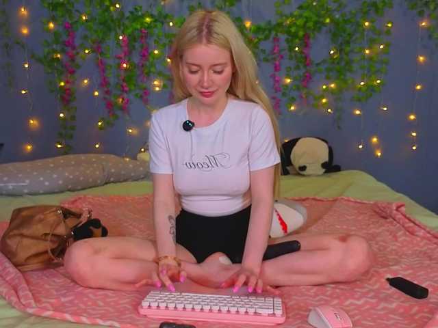LillieBerry live cam on BongaCams