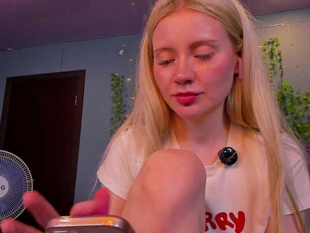LillieBerry live cam on BongaCams