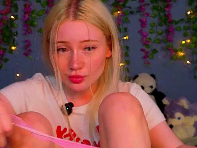 LillieBerry live cam on BongaCams
