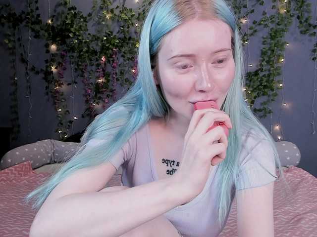 LillieBerry live cam on BongaCams