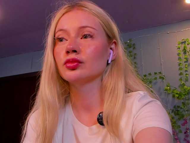 LillieBerry live cam on BongaCams