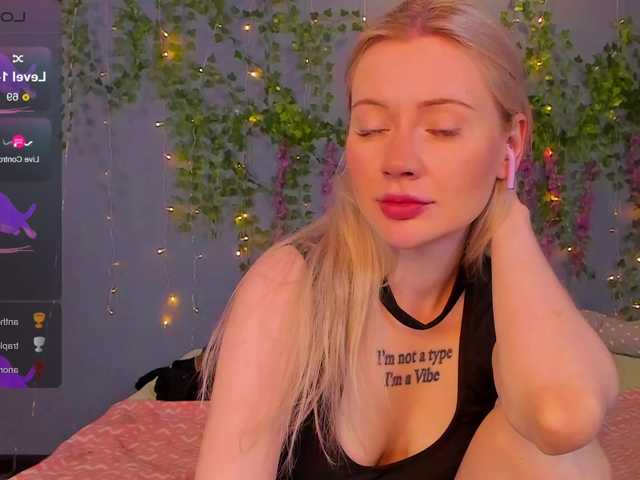 LillieBerry live cam on BongaCams