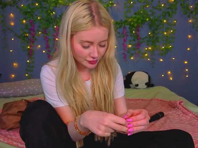 LillieBerry live cam on BongaCams