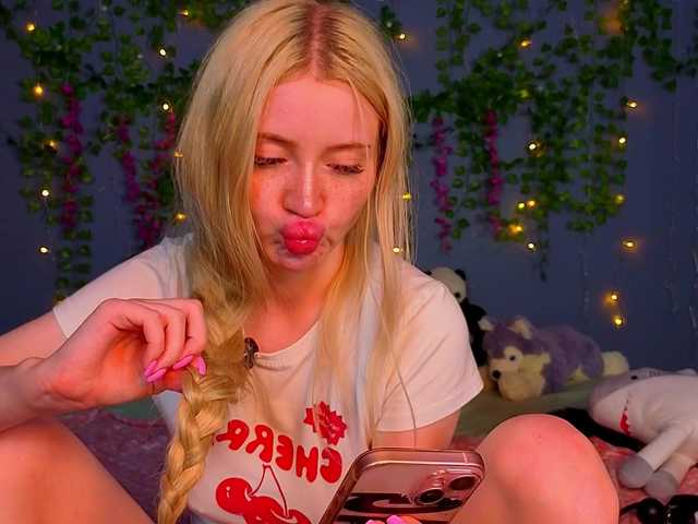 LillieBerry live cam on BongaCams