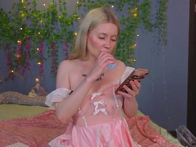 LillieBerry live webcam show