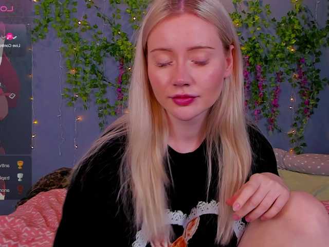 LillieBerry live cam on BongaCams