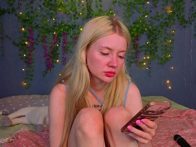 LillieBerry live cam on BongaCams