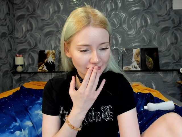 LillieBerry live cam on BongaCams