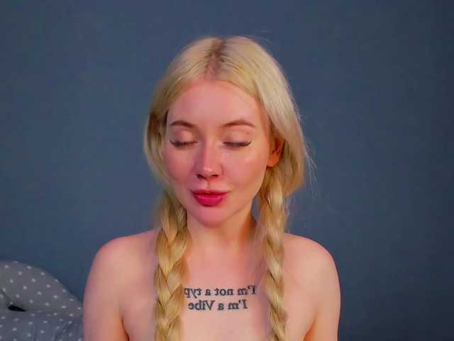 LillieBerry live cam on BongaCams