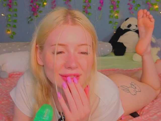 LillieBerry live cam on BongaCams