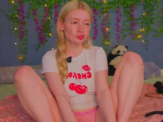 LillieBerry live cam on BongaCams