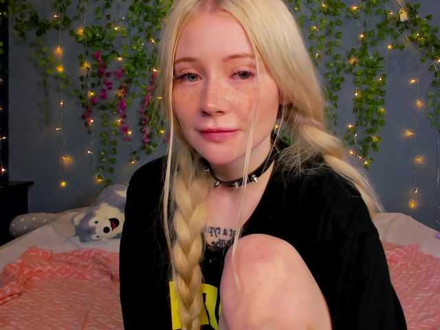 LillieBerry live cam on BongaCams