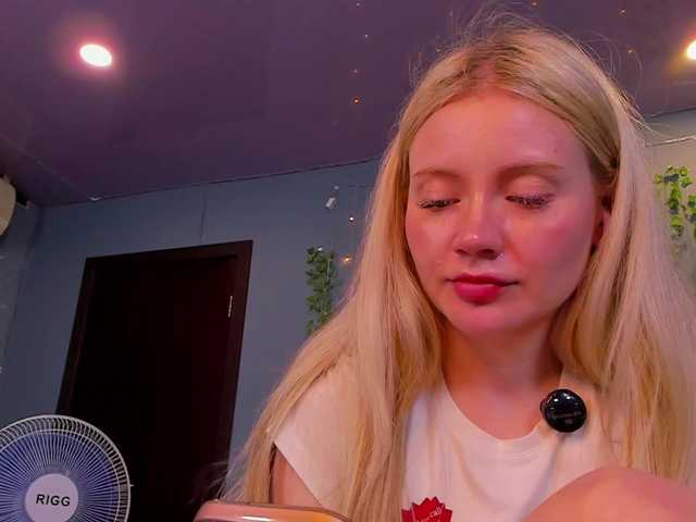 LillieBerry live webcam show