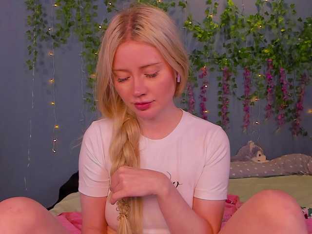 LillieBerry live cam on BongaCams