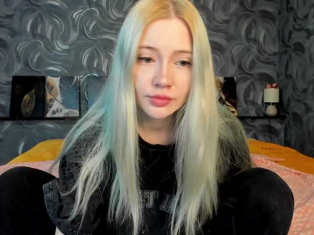 LillieBerry live cam on BongaCams