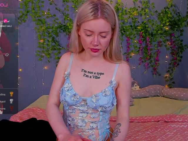 LillieBerry live cam on BongaCams