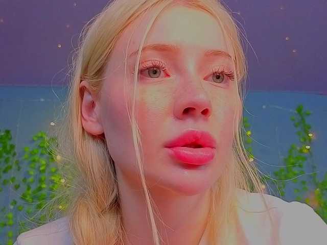 LillieBerry live cam on BongaCams