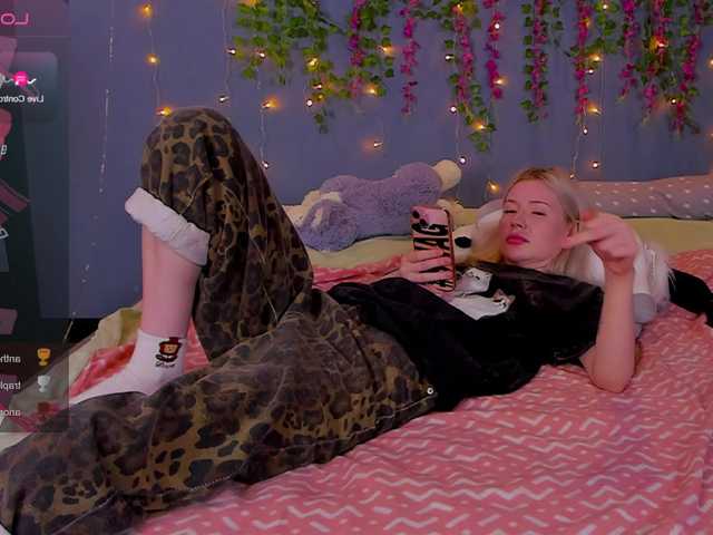 LillieBerry live cam on BongaCams