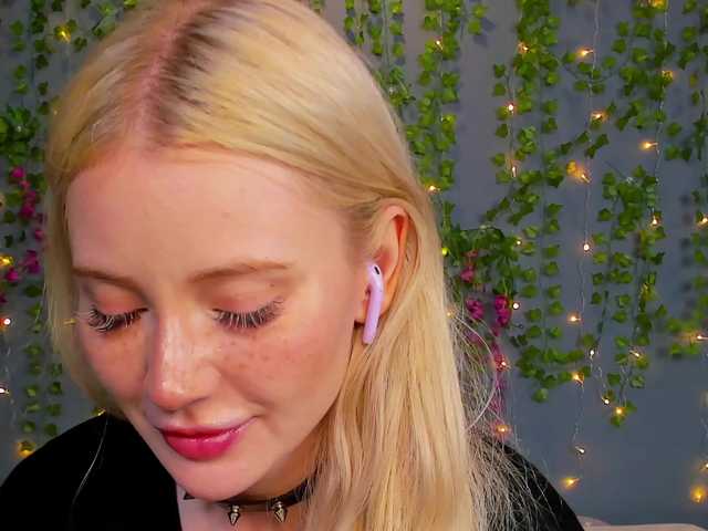 LillieBerry live cam on BongaCams