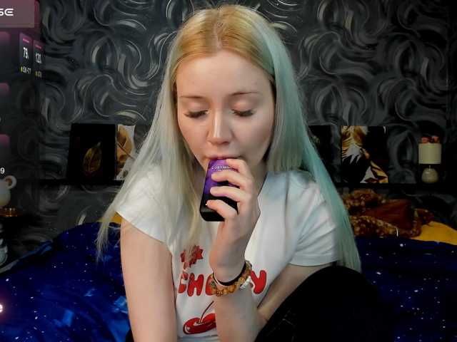 LillieBerry live cam on BongaCams