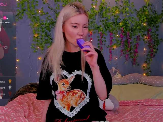 LillieBerry live cam on BongaCams