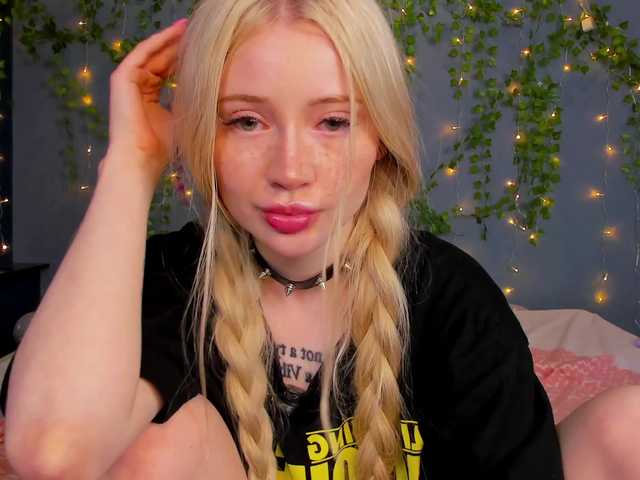 LillieBerry live cam on BongaCams