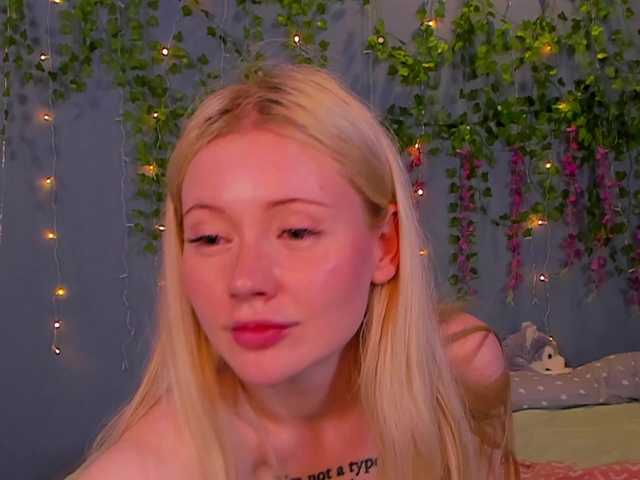 LillieBerry live cam on BongaCams