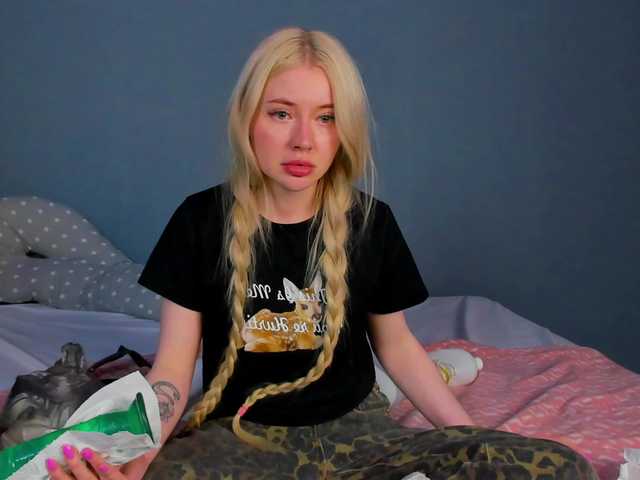 LillieBerry live cam on BongaCams