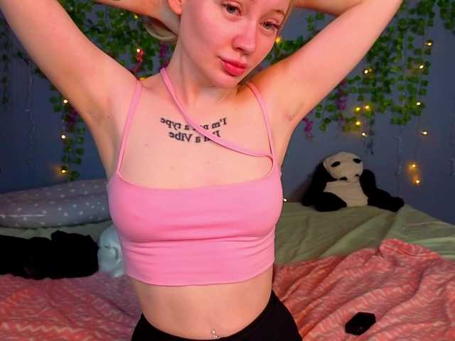 LillieBerry live cam on BongaCams