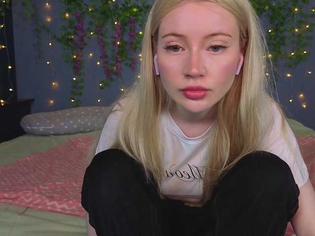LillieBerry live cam on BongaCams
