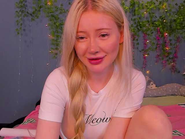 LillieBerry live cam on BongaCams