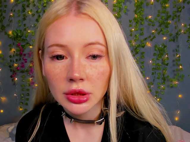 LillieBerry live cam on BongaCams