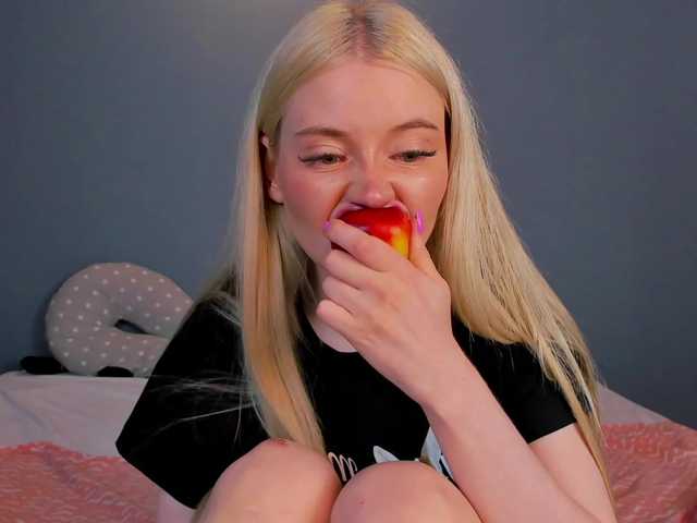 LillieBerry live cam on BongaCams