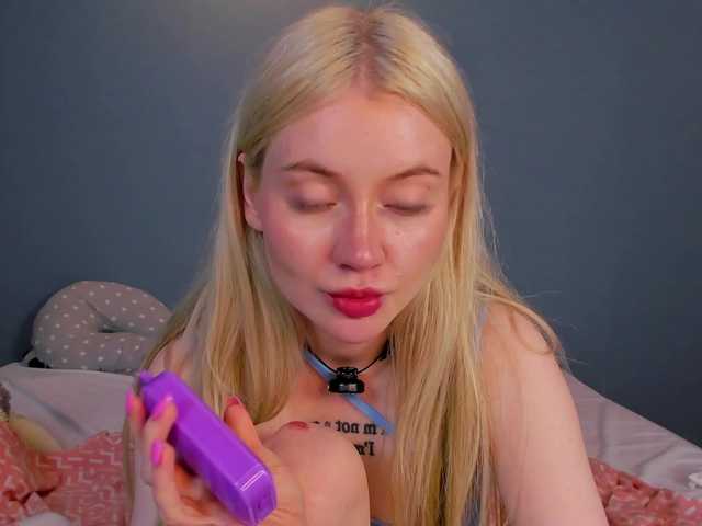 LillieBerry live cam on BongaCams