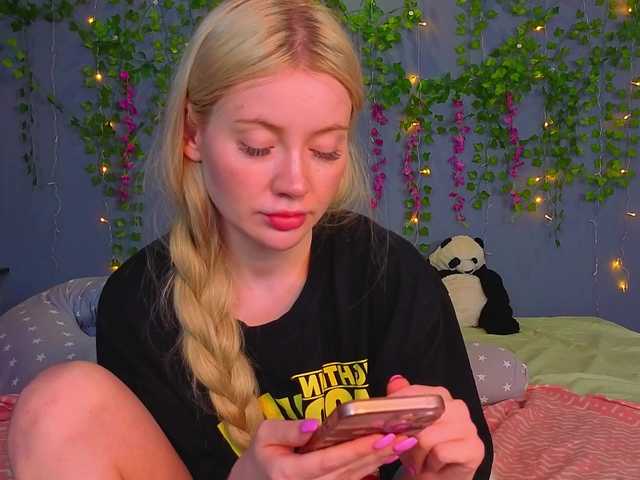 LillieBerry live cam on BongaCams