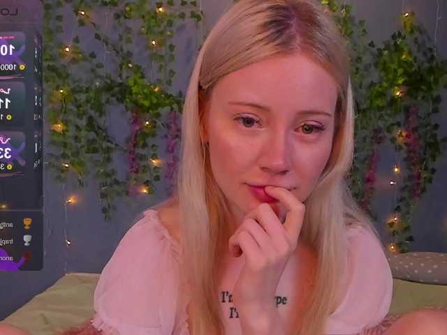 LillieBerry live cam on BongaCams