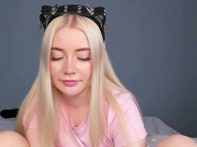 LillieBerry live cam on BongaCams